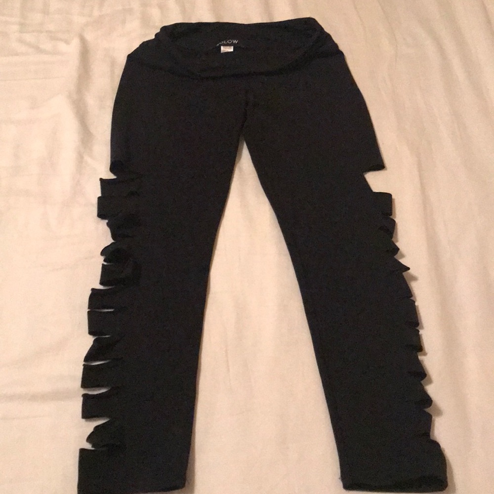 SOLOW side panel cut out crop yoga pants